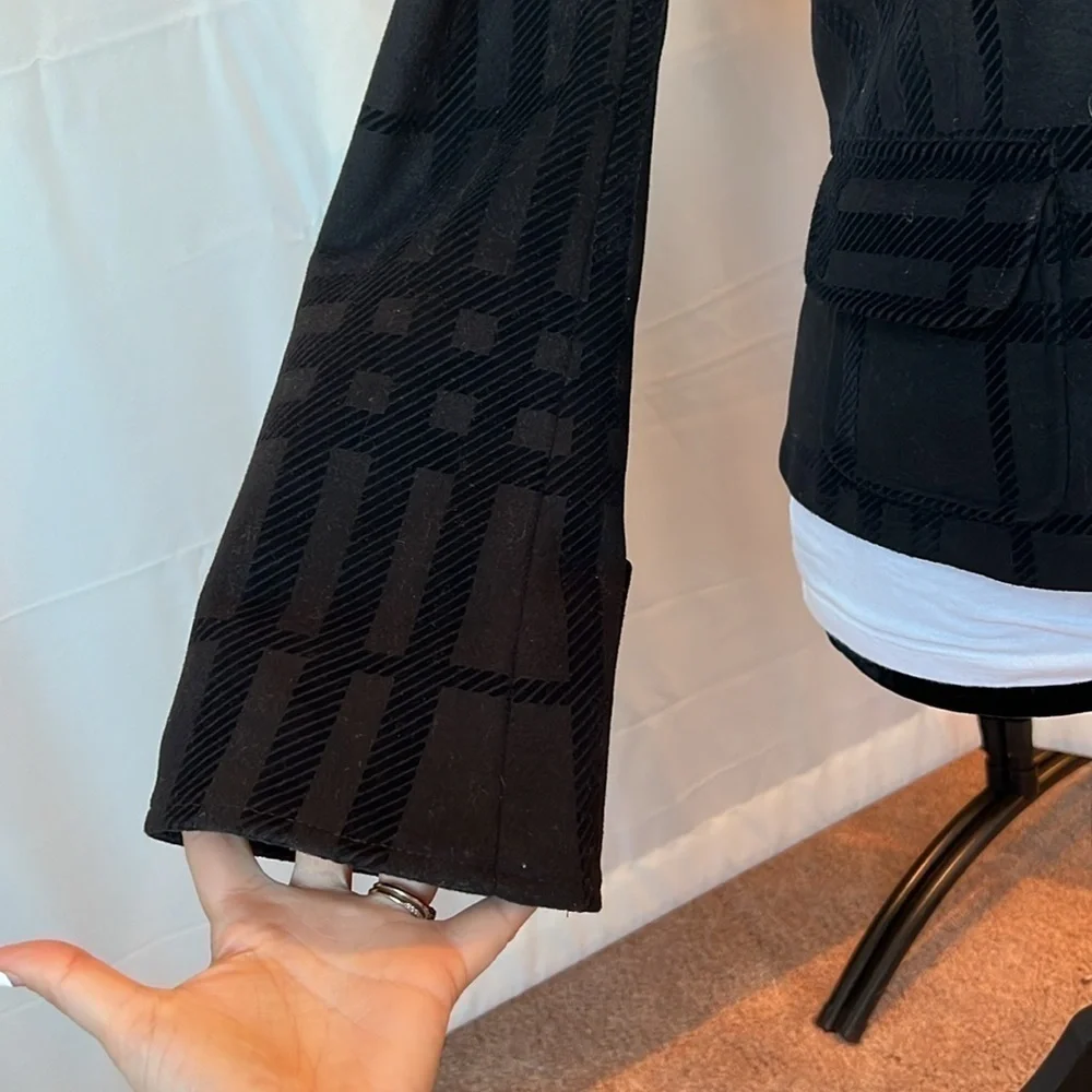 Alice + Olivia Cape Collar Cropped Plaid Wool Jacket - Picture 4 of 9